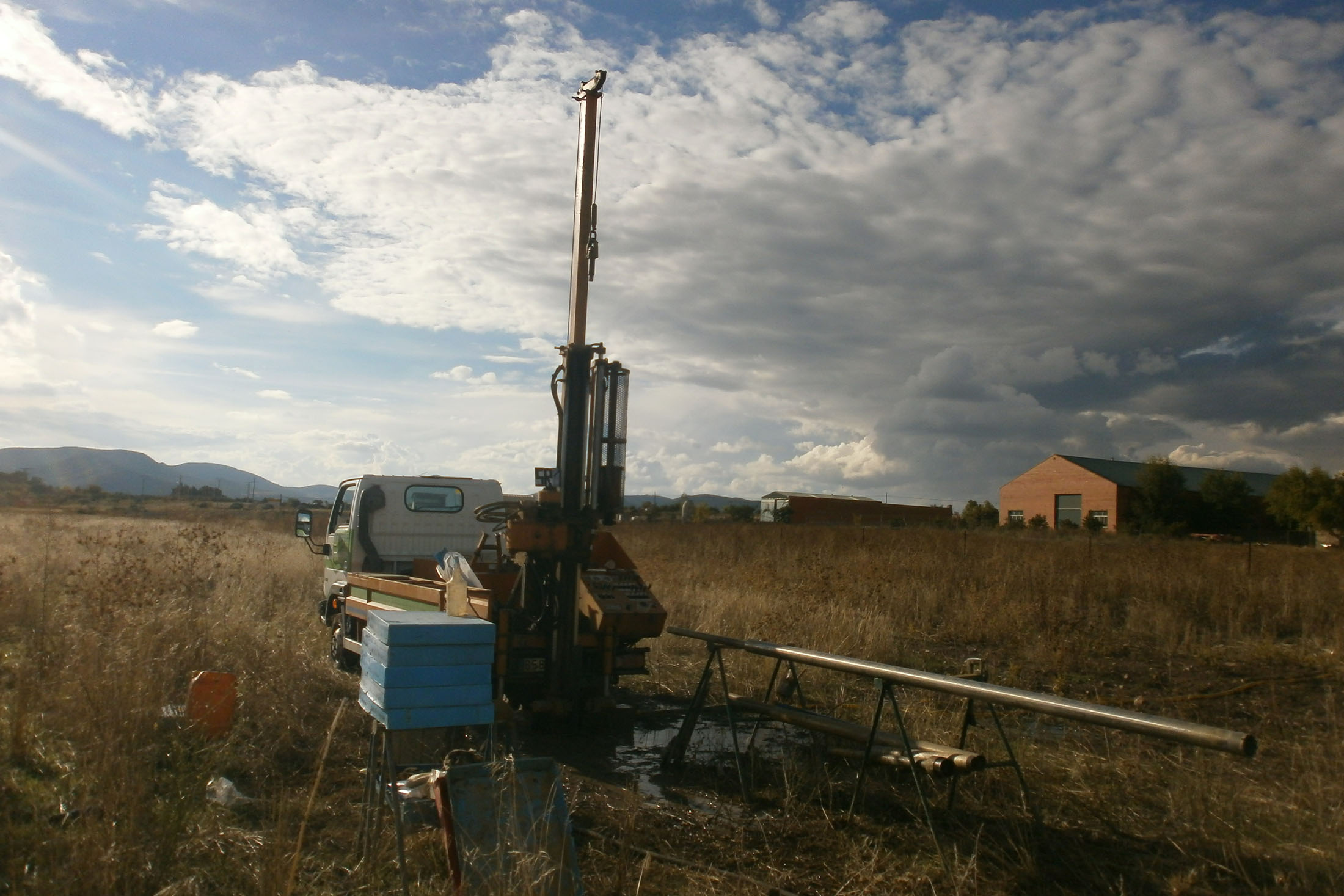 ¿Qué es un Sondeo Geotécnico? Tipos, Proceso y Diferencias con la Calicata